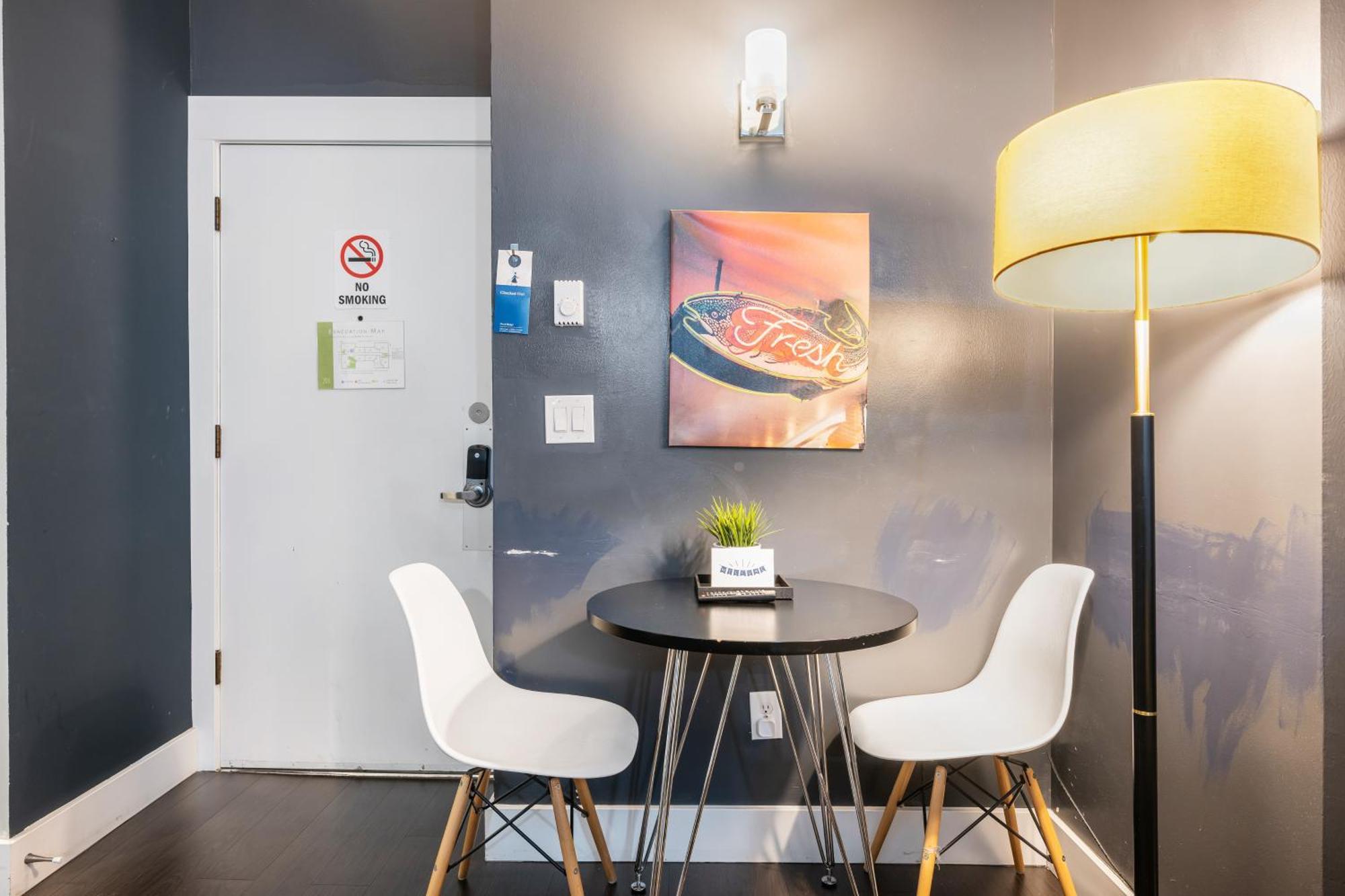 Oxford Apartment By At Mine Hospitality Сіетл Екстер'єр фото