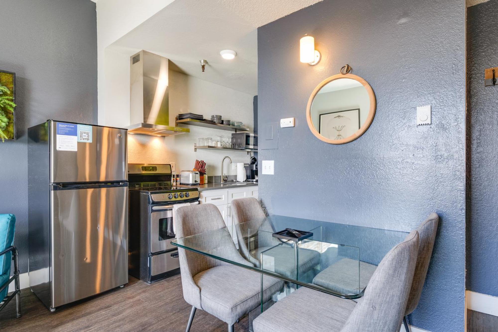 Oxford Apartment By At Mine Hospitality Сіетл Екстер'єр фото