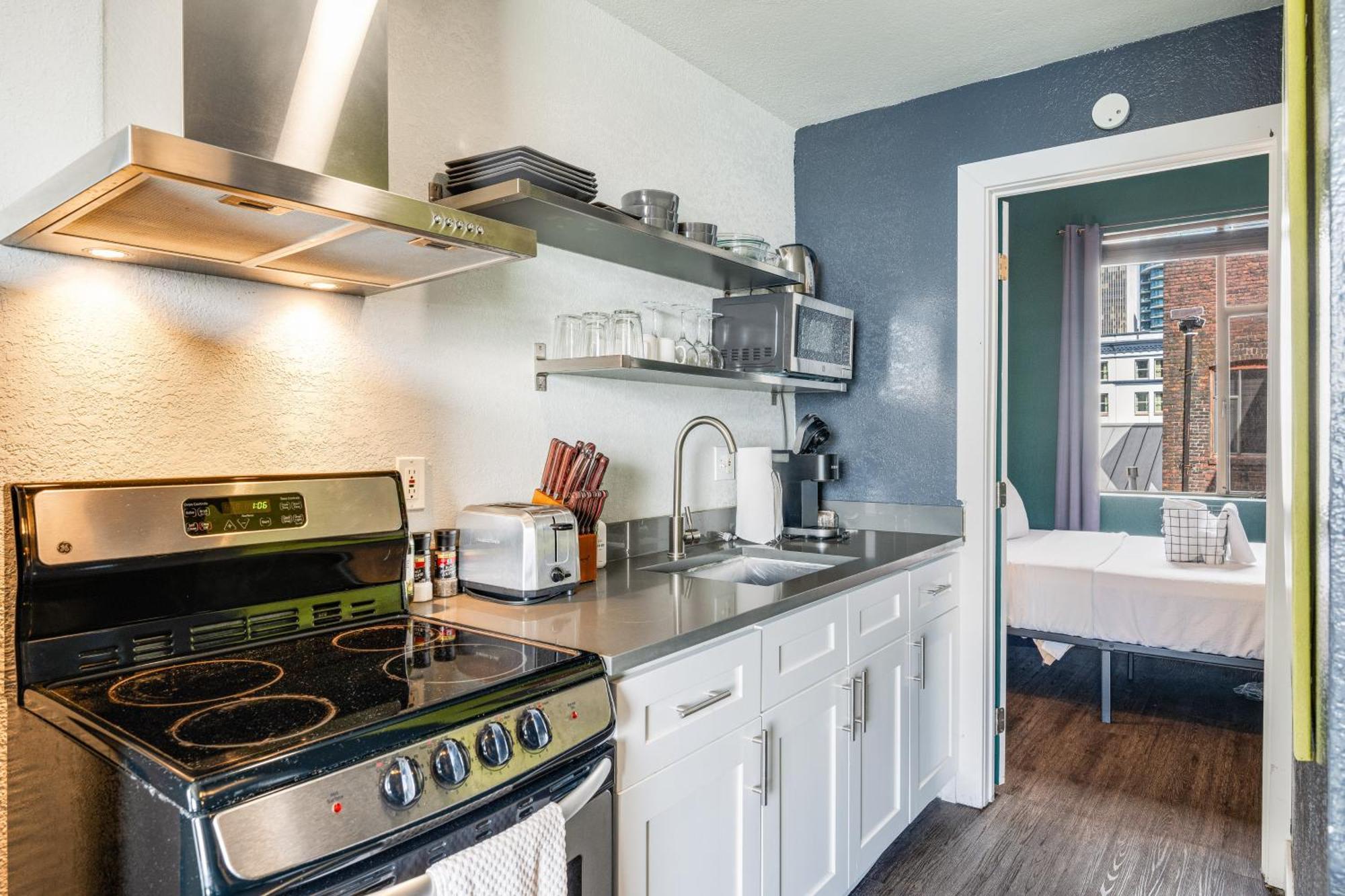 Oxford Apartment By At Mine Hospitality Сіетл Екстер'єр фото