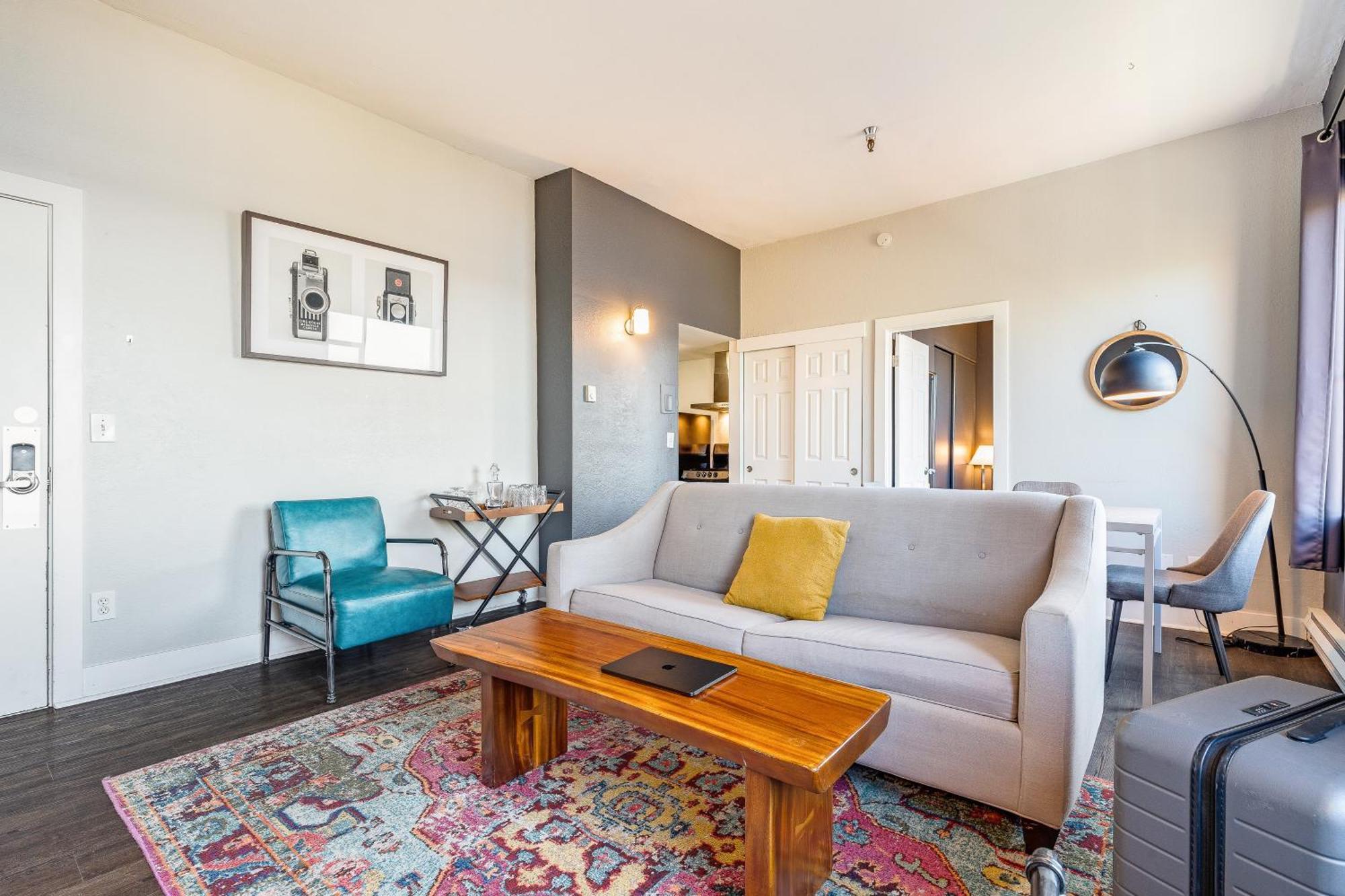 Oxford Apartment By At Mine Hospitality Сіетл Екстер'єр фото